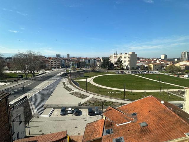 APPARTEMENT VUE SUR LA LOIRE