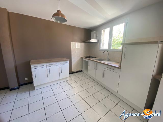Appartement à Névian Appartement T4 1er étage NEVIAN