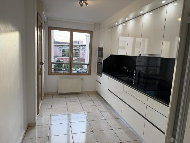 Appartement à Annemasse 74100, 3 pièces, de 75m² à 1 450 €