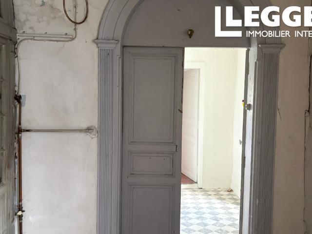 Appartement à fort potentiel au 2ème étage – Excellent volume et luminosité – Idéal premiers investisseurs ou