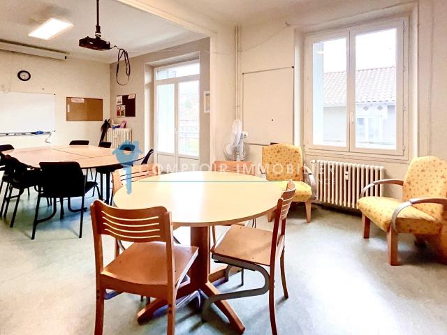 Aubenas centre 238 m2 à 819 €/m2 division possible peu de travaux