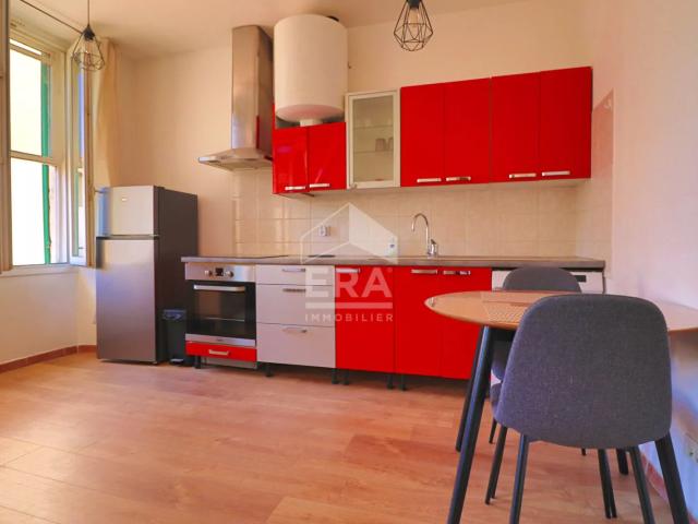 Appartement a louer Marseille 2 pièces 32 m² dressing dernier étage exposition SUD Lumineux Calme