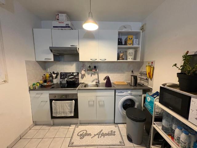 Appartement À Louer au res de chaussée Meublé + place de parking privative