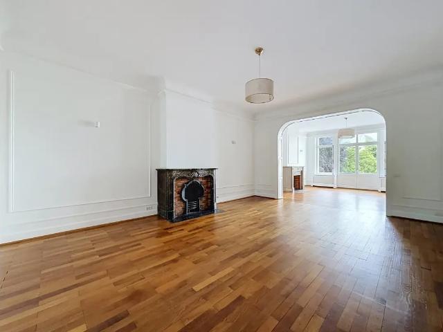 Appartement à louer avec garage et terrasse, Forest