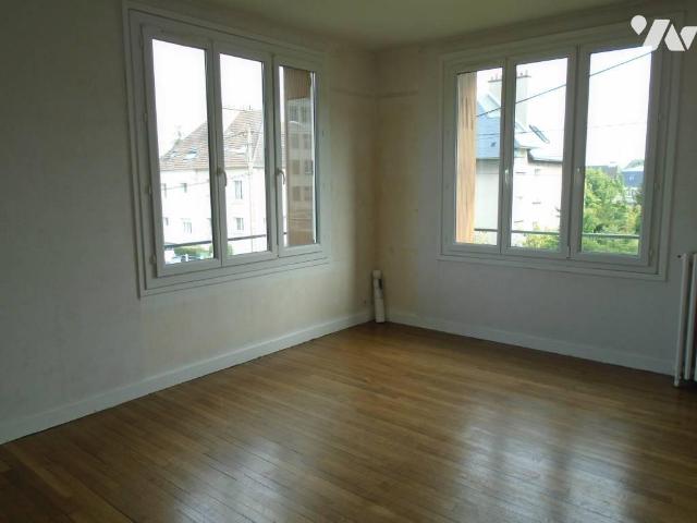 Appartement à louer à Caen, Normandie, €