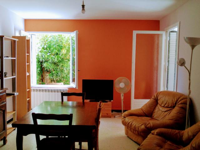 Appartement à louer à CARPENTRAS 84200 JARDIN CLIMATISATION PKG
