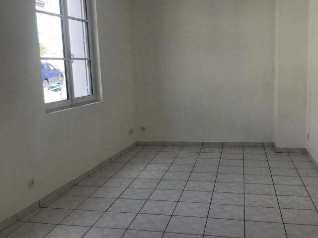 Appartement à louer à Château Renault, Centre Val de Loire, €