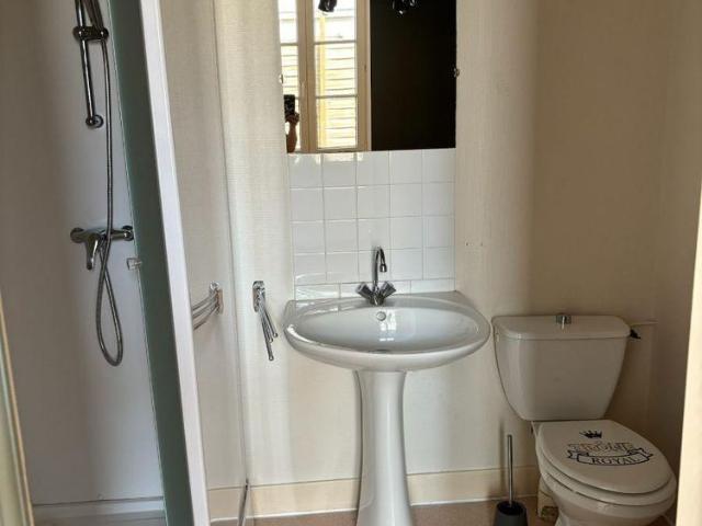 Appartement à Louer à Bar sur Seine 10110 en Aube 10 Cet appartement se situe dans la co.