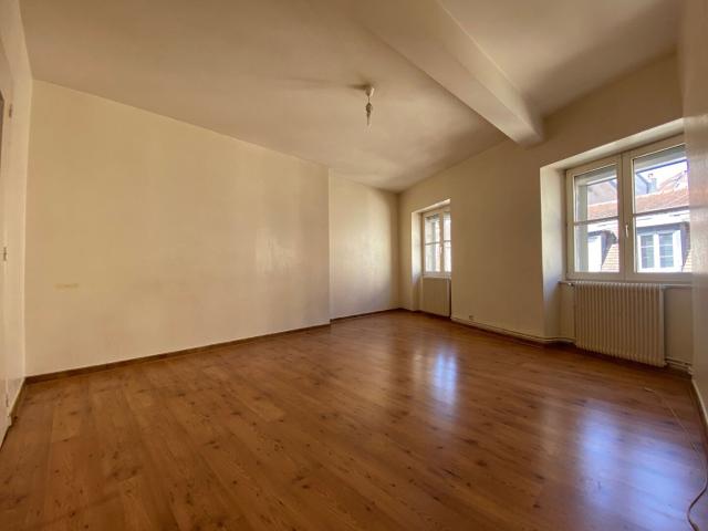 APPARTEMENT à louer à BESANCON CENTRE VILLE 5 pièces REF 01253