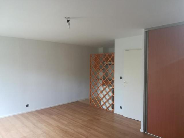 APPARTEMENT à louer à BESANCON QUARTIER CHASNOT/BAS ST CLAUDE 1 pièce REF 3338