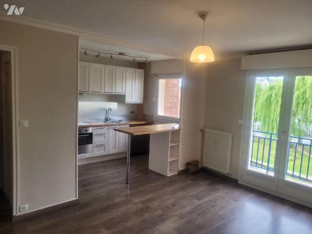 Appartement à louer à Eu 76260. Appartement situé au troisième étage avec balcon et compre.