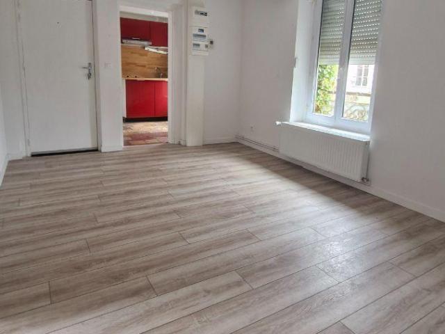 Appartement à louer à Forges les Eaux, Normandie, €