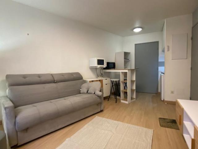Appartement à louer à Nîmes, 1 pièce, 18m², proche des commodités