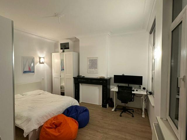 Appartement à louer à Saint Gilles, Parvis de Saint Gilles