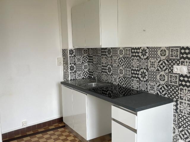 Appartement à louer à Saint Sylvain, Normandie, €