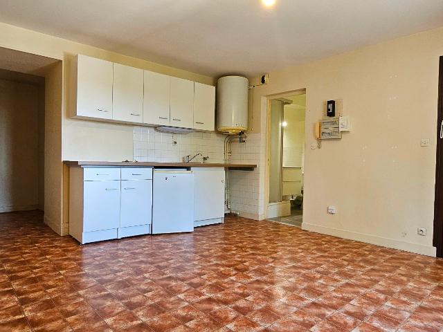 Appartement à louer à Roche Guyon, Île de France, €