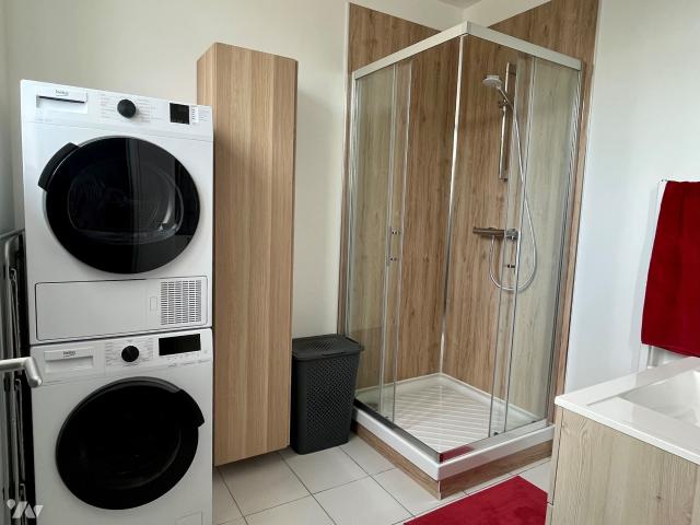 Appartement à louer à Ully Saint Georges, Hauts de France, 0€