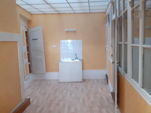 Appartement à louer à Vitré en Ille et Vilaine 35 rue Duguesclin centre ville, de type 2 d'.