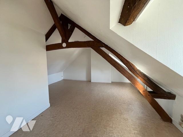 Appartement à louer à Villeneuve la Guyard, Bourgogne Franche Comté, €