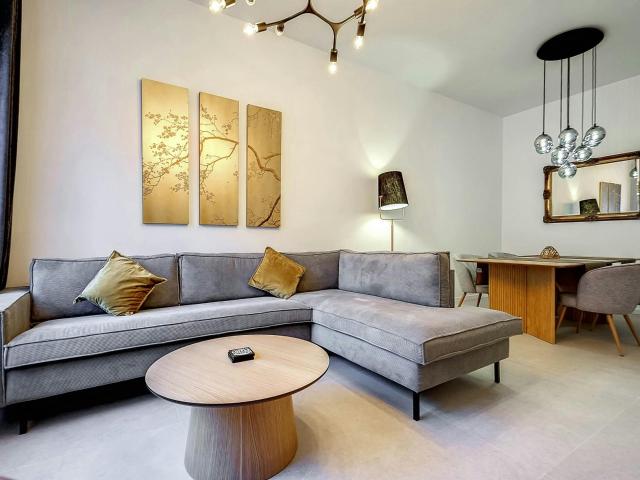 Appartement à louer à Yvoir, Place de la Gare