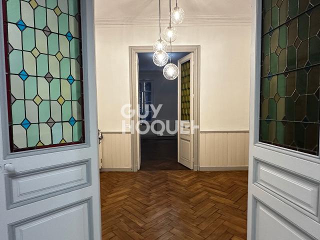 Appartement à louer de 3 pièces de 142 m²