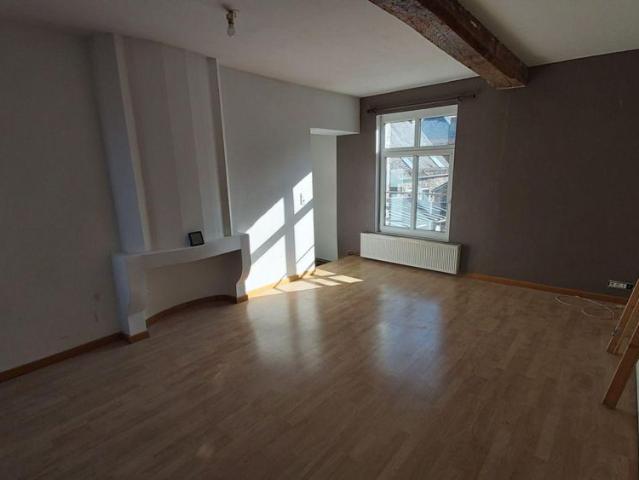 APPARTEMENT A LOUER LIBRE AU 1ER MAI 2019 SOLRE LE CHATEAU PLACE VERTE Derrière l'église Au.