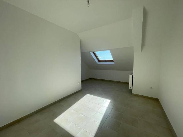 Appartement À Louer LINAS/ Accès N20