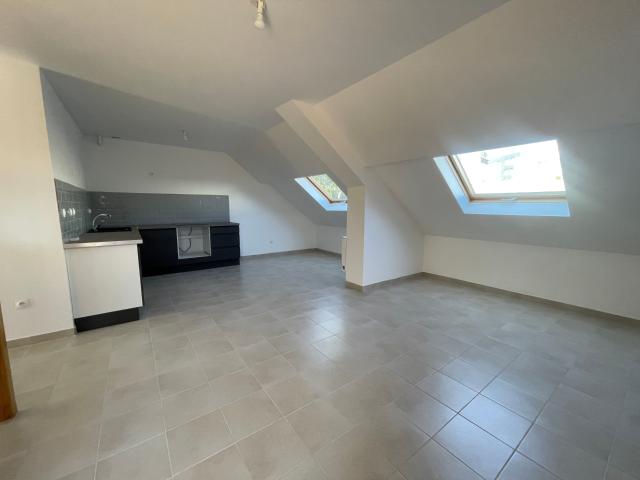 Appartement À Louer LINAS/ Accès N20