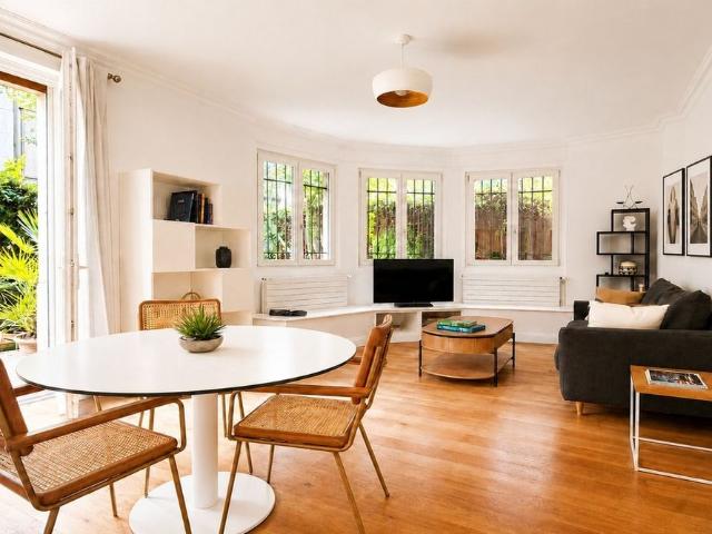 Appartement à louer rue Parent de Rosan, Paris 16ème