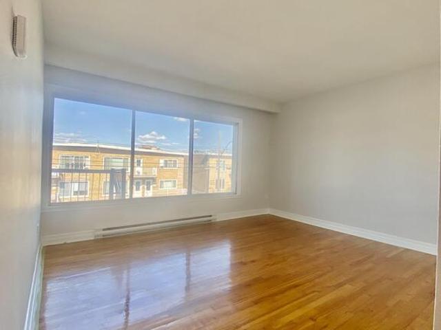 Appartement à Louer 1422 rue couvrette, Saint Laurent Montréal 10 photos | Logis Québec