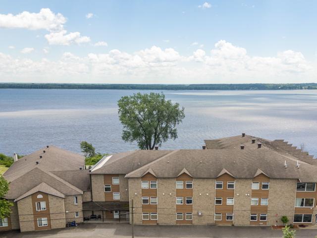 Appartement à Louer 1460 Rue Notre Dame Est Trois Rivières Québec G8T 4J3, Trois Rivières Trois Rivières 15 photos | Logis Québec