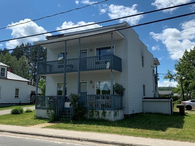 Appartement à Louer 157 rue Amherst, Amherst 9 photos | Logis Québec