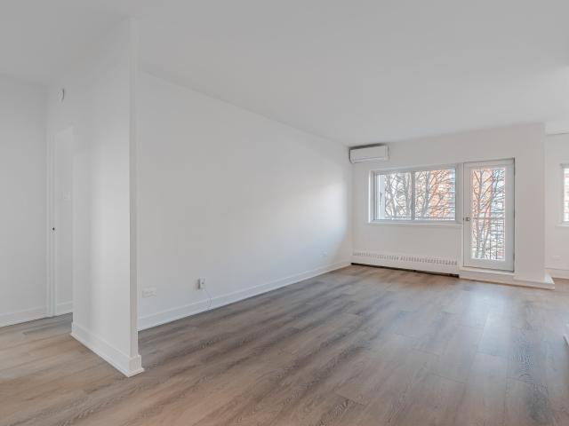 Appartement à Louer 1615 Bd Jules Poitras Saint Laurent H4N 1Z2, Saint Laurent Montréal 11 photos | Logis Québec