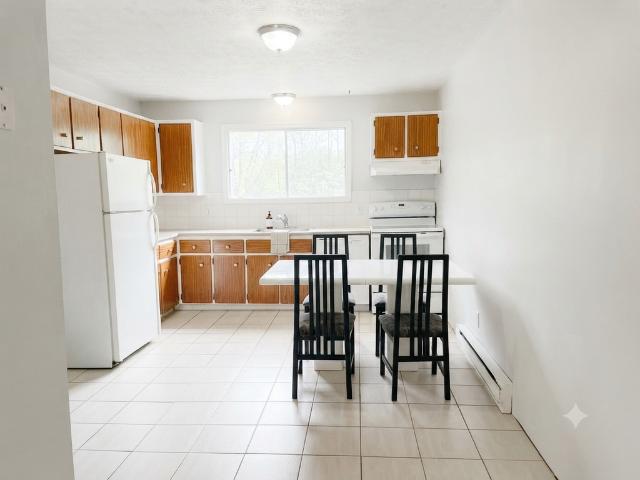 Appartement à Louer 1640 adélard colette, Mont Bellevue Sherbrooke 8 photos | Logis Québec