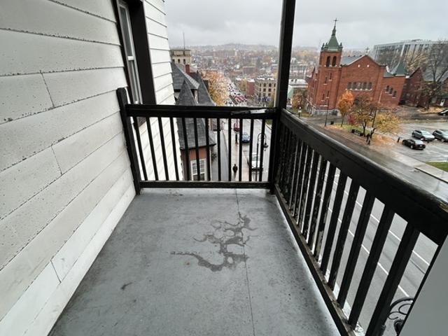 Appartement à Louer 16 rue de la Cathédrale, Mont Bellevue Sherbrooke 6 photos | Logis Québec