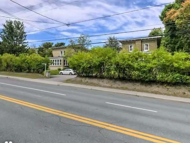 Appartement à Louer 1471 Boulevard Portland, Les Nations Sherbrooke 6 photos | Logis Québec