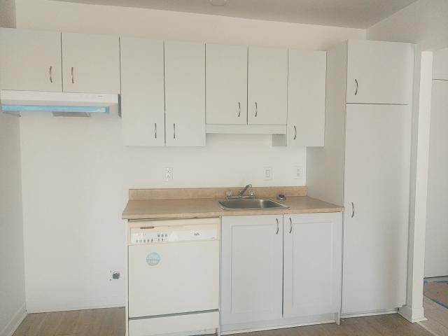 Appartement à Louer 1742 Av. Victoria Greenfield Park J4V 1M3, Greenfield Park Longueuil 3 photos | Logis Québec