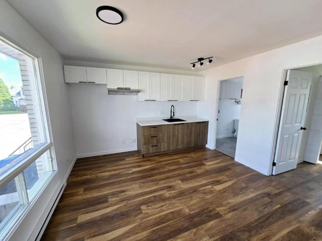 Appartement à Louer 1765 Rue St François Xavier, Jonquière, QC G7X 4P1, Jonquière Saguenay 9 photos | Logis Québec