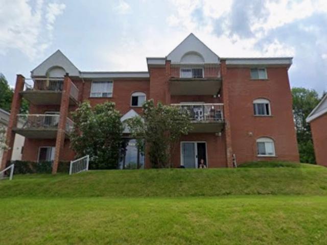 Appartement à Louer 1797 rue de fontainebleu, Fleurimont Sherbrooke 11 photos | Logis Québec