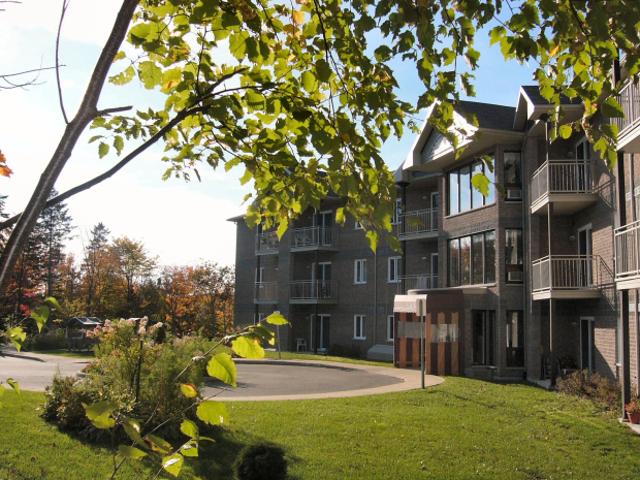 Appartement à Louer 19 rue Saint Aubert, Charlesbourg Québec 9 photos | Logis Québec