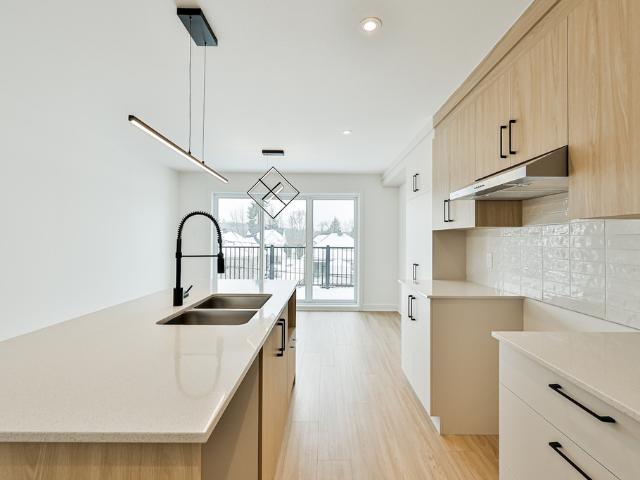 Appartement à Louer 1011 rue de chaumont, Bellefeuille 10 photos | Logis Québec