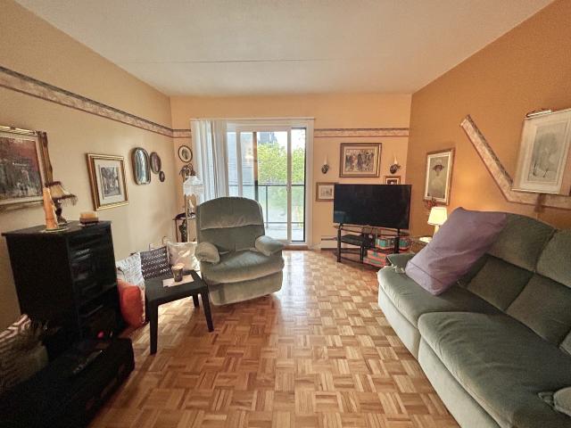 Appartement à Louer 1017 Av. Duchesneau, Sainte Foy/Sillery/Cap Rouge Québec 14 photos | Logis Québec