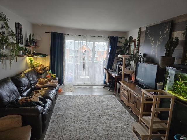 Appartement à Louer 105 rue Candiac, Les Nations Sherbrooke 6 photos | Logis Québec