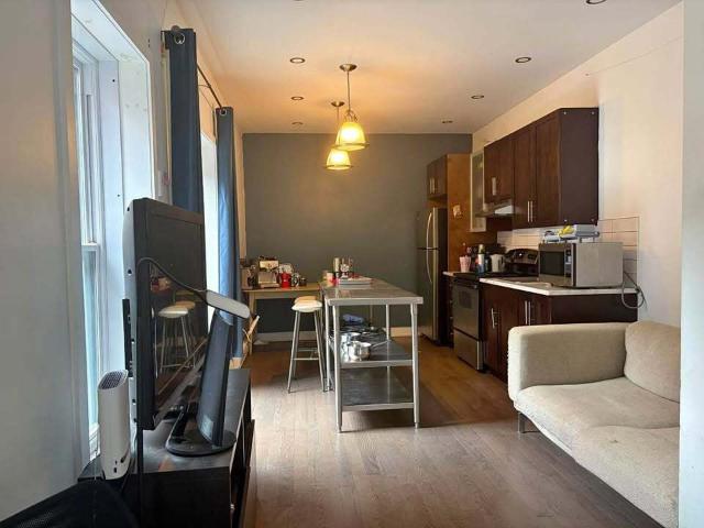 Appartement à Louer 106 Rue Napoleon, Le Plateau Mont Royal Montréal 17 photos | Logis Québec