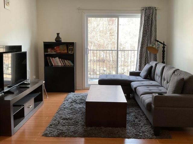 Appartement à Louer 110 rue de Wolfe, Bromont 11 photos | Logis Québec
