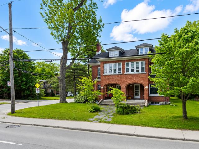 Appartement à Louer 1152 Boulevard de Portland, Les Nations Sherbrooke 11 photos | Logis Québec