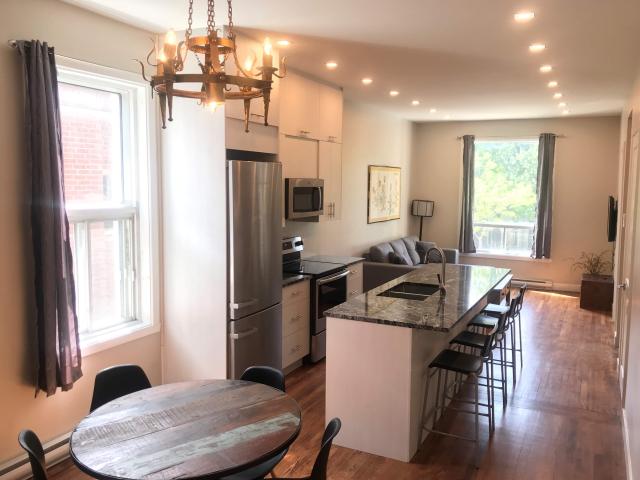 Appartement à Louer 118 Boulevard Saint Joseph Ouest, Le Plateau Mont Royal Montréal 15 photos | Logis Québec