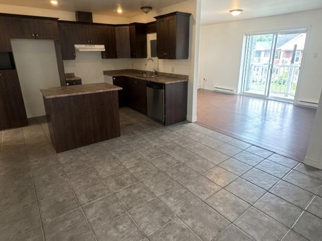 Appartement à Louer 1204 Rue Françoise Gaudet Smet, Sherbrooke, QC, Fleurimont Sherbrooke 9 photos | Logis Québec