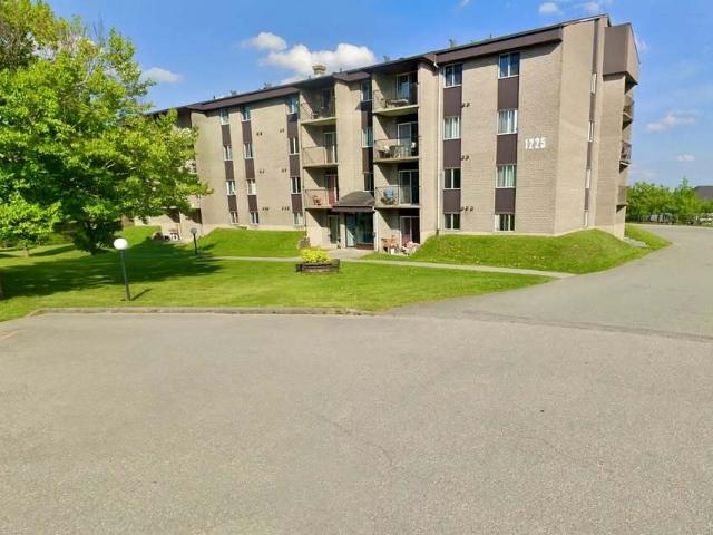 Appartement à Louer 1225 Rue des Jardins Fleuris, Fleurimont Sherbrooke 10 photos | Logis Québec