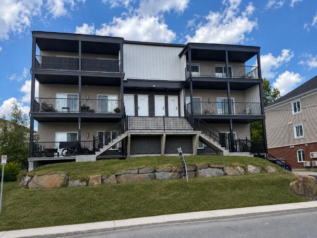 Appartement à Louer 1240 rue Quatre Saisons, Fleurimont Sherbrooke 15 photos | Logis Québec